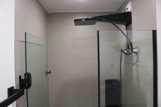 Banheiro de apartamento para alugar com 1 quarto, 27m² em Pompeia, São Paulo
