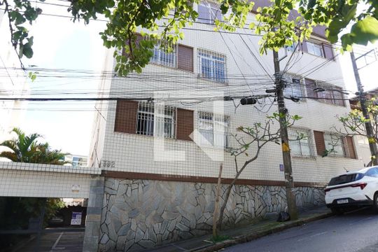 Apartamento para alugar com 3 quartos, 240m² em Santo Antônio, Belo Horizonte