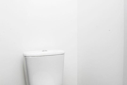 Banheiro de kitnet/studio para alugar com 1 quarto, 36m² em Rio Branco, Porto Alegre