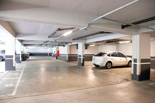 Box Garagem (01 vaga) de kitnet/studio para alugar com 1 quarto, 36m² em Rio Branco, Porto Alegre