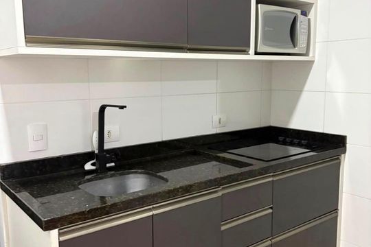 Cozinha de apartamento à venda com 1 quarto, 33m² em Portão, Curitiba
