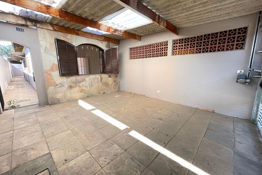 Garagem de casa à venda com 2 quartos, 69m² em Jardim Cláudia, São Paulo