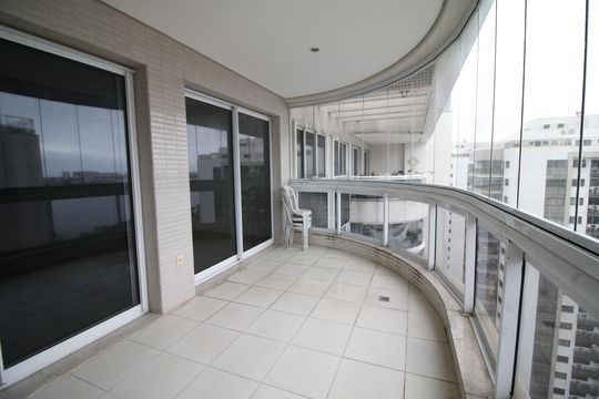 Varanda de apartamento para alugar com 4 quartos, 165m² em Barra da Tijuca, Rio de Janeiro