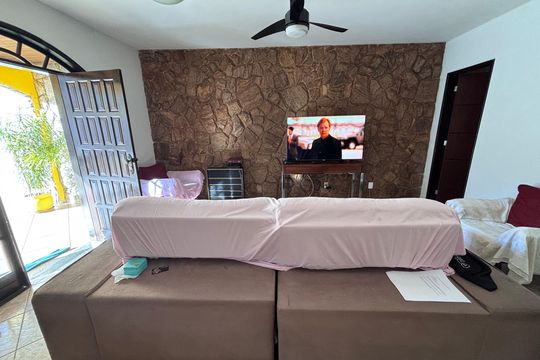 Sala de casa de condomínio para alugar com 3 quartos, 265m² em Vargem Pequena, Rio de Janeiro