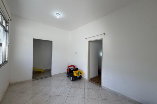 Sala de casa à venda com 3 quartos, 120m² em Taquara, Rio de Janeiro