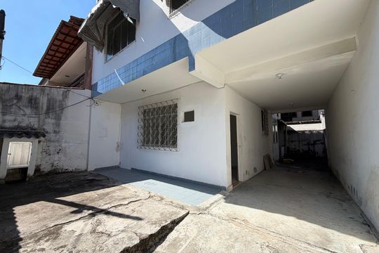 Garagem  de casa à venda com 3 quartos, 120m² em Taquara, Rio de Janeiro
