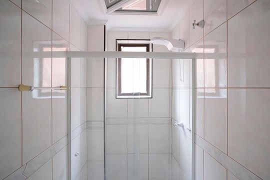 Banheiro da suíte de apartamento para alugar com 2 quartos, 70m² em Santa Maria, São Caetano do Sul