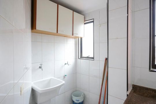 Área de serviço de apartamento para alugar com 2 quartos, 70m² em Santa Maria, São Caetano do Sul