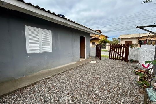 Área externa de casa para alugar com 1 quarto, 35m² em Campeche, Florianópolis