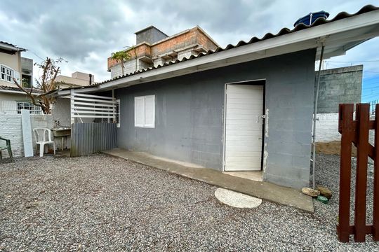 Área externa de casa para alugar com 1 quarto, 35m² em Campeche, Florianópolis