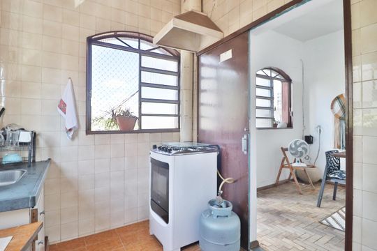Cozinha de apartamento para alugar com 1 quarto, 65m² em Martins, Uberlândia