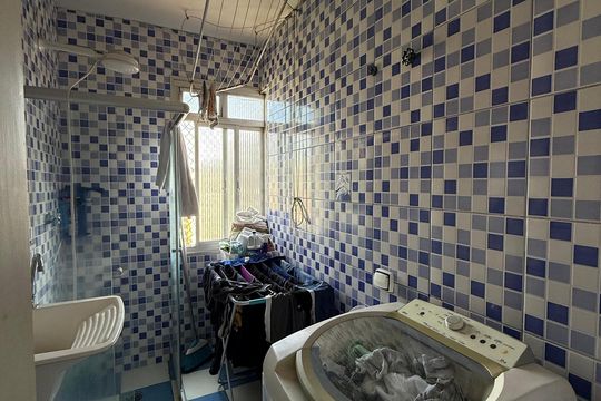 Banheiro de kitnet/studio para alugar com 1 quarto, 36m² em República, São Paulo