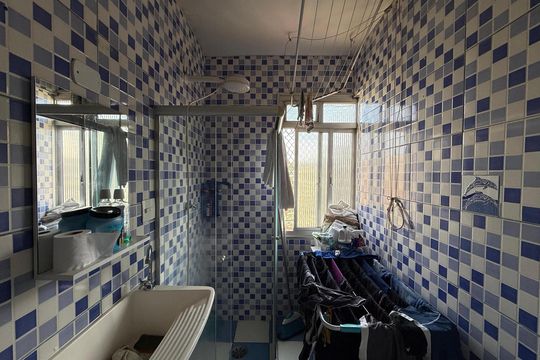 Banheiro de kitnet/studio para alugar com 1 quarto, 36m² em República, São Paulo