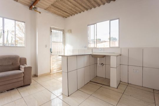 Cozinha de casa para alugar com 1 quarto, 15m² em Vila Gilda, São Paulo