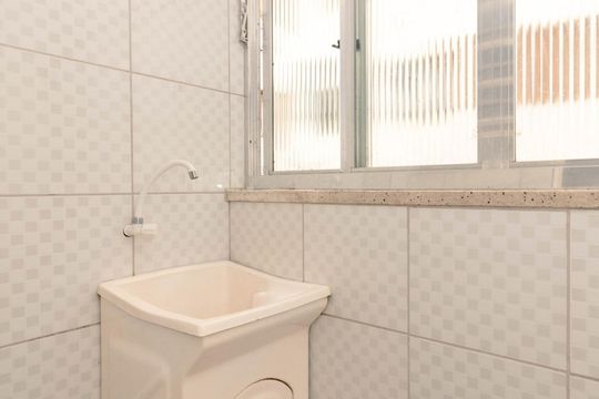 Área de serviço de apartamento para alugar com 1 quarto, 48m² em Petrópolis, Porto Alegre