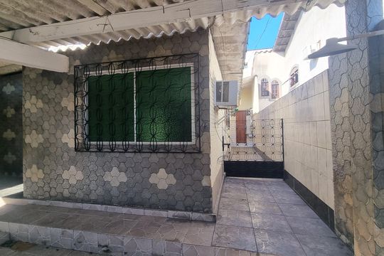 Área externa de casa à venda com 5 quartos, 200m² em Campo Grande, Rio de Janeiro