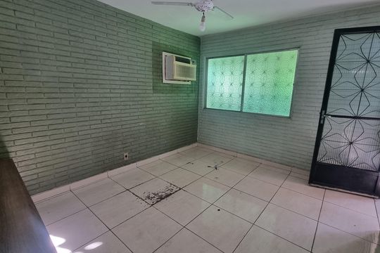 Sala de casa à venda com 5 quartos, 200m² em Campo Grande, Rio de Janeiro