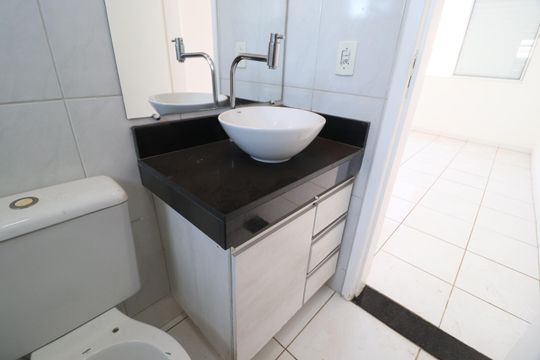 Banheiro do Quarto 3 de casa de condomínio para alugar com 3 quartos, 95m² em Morada da Colina, Uberlândia