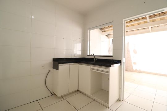 Cozinha de casa de condomínio para alugar com 3 quartos, 95m² em Morada da Colina, Uberlândia