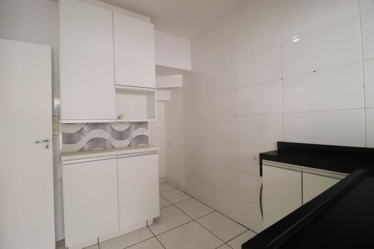 Cozinha de casa de condomínio para alugar com 3 quartos, 95m² em Morada da Colina, Uberlândia
