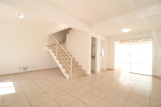 Casa de Condomínio para alugar com 3 quartos, 95m² em Morada da Colina, Uberlândia