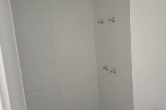 Banheiro de kitnet/studio para alugar com 1 quarto, 24m² em Bela Vista, São Paulo