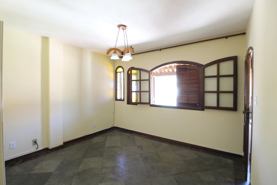 Sala de casa de condomínio para alugar com 2 quartos, 225m² em Taquara, Rio de Janeiro