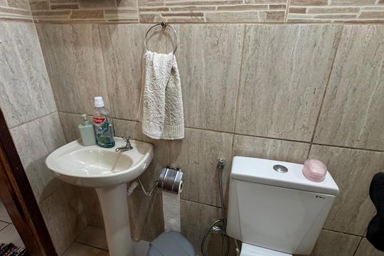 Casa à venda com 4 quartos, 126m² em Qr 617, Conj 4, Brasília