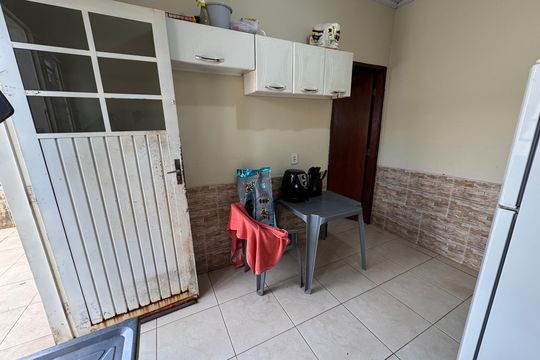 Casa à venda com 4 quartos, 126m² em Qr 617, Conj 4, Brasília