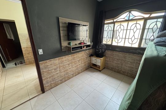 Casa à venda com 4 quartos, 126m² em Qr 617, Conj 4, Brasília