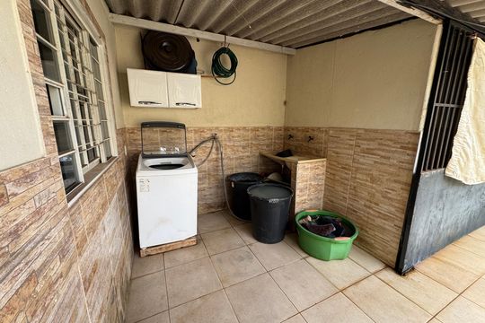 Casa à venda com 4 quartos, 126m² em Qr 617, Conj 4, Brasília