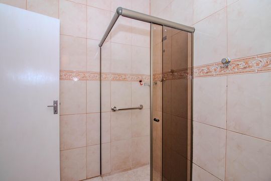 Banheiro de apartamento à venda com 2 quartos, 91m² em Anchieta, Porto Alegre