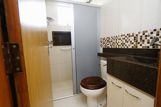Banheiro Social de apartamento para alugar com 2 quartos, 45m² em Madre Gertrudes, Belo Horizonte