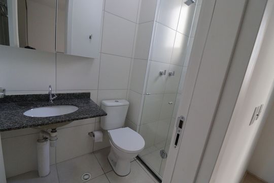 Banheiro da Suíte de apartamento para alugar com 2 quartos, 49m² em Usina Piratininga, São Paulo
