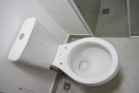 Banheiro da Suíte de apartamento para alugar com 1 quarto, 25m² em Pinheiros, São Paulo