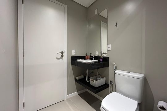 Banheiro  de apartamento para alugar com 1 quarto, 30m² em Centro, Florianópolis
