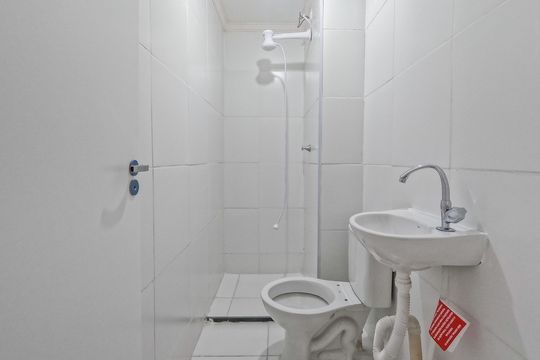 Banheiro de apartamento para alugar com 2 quartos, 32m² em Jaraguá, São Paulo