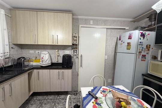 Cozinha de casa de condomínio para alugar com 3 quartos, 140m² em Parque Maria Helena, São Paulo