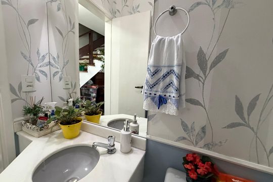 Casa de Condomínio para alugar com 3 quartos, 140m² em Parque Maria Helena, São Paulo
