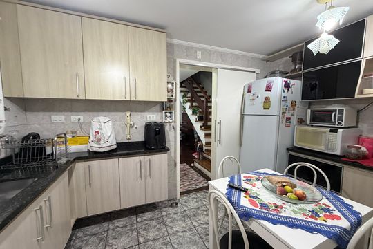 Cozinha de casa de condomínio para alugar com 3 quartos, 140m² em Parque Maria Helena, São Paulo