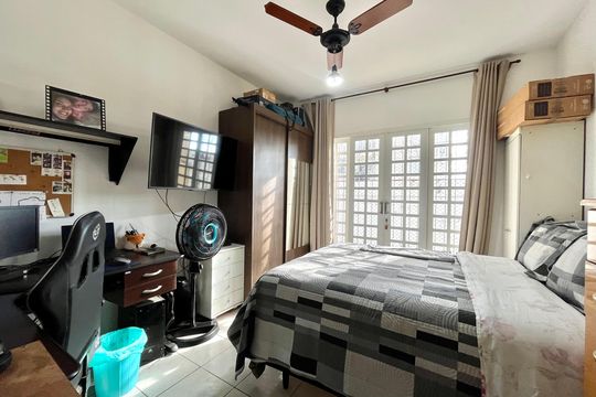 Quarto 4 de casa à venda com 5 quartos, 160m² em Vila Campestre, São Paulo
