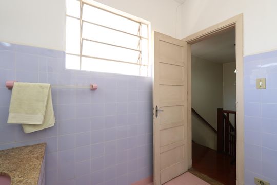 Banheiro  de casa à venda com 4 quartos, 240m² em Barra Funda, São Paulo