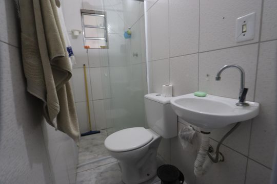 Banheiro de casa para alugar com 2 quartos, 55m² em Aricanduva, São Paulo