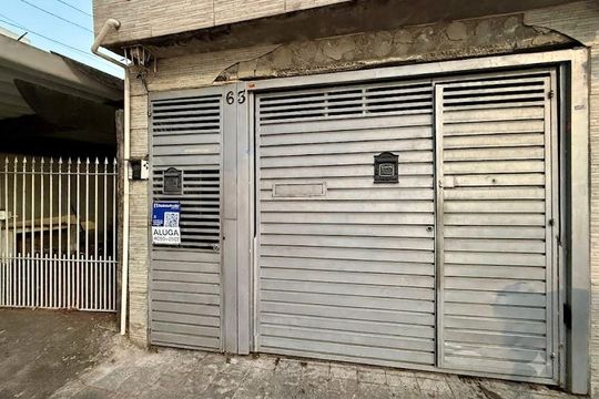 Fachada  de casa para alugar com 1 quarto, 30m² em Campo Belo, São Paulo