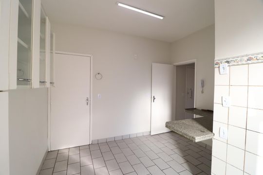 Cozinha de apartamento para alugar com 3 quartos, 85m² em Tibery, Uberlândia