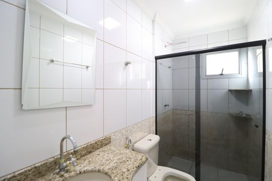 Banheiro Social de apartamento para alugar com 3 quartos, 85m² em Tibery, Uberlândia