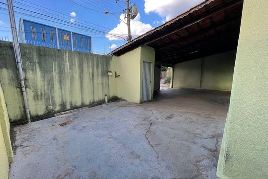 Área externa de casa à venda com 3 quartos, 168m² em Jardim América, Goiânia