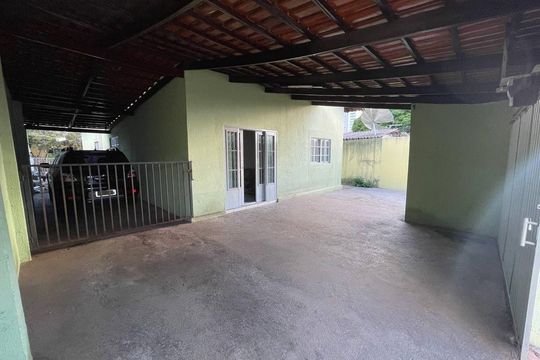 Garagem de casa à venda com 3 quartos, 168m² em Jardim América, Goiânia