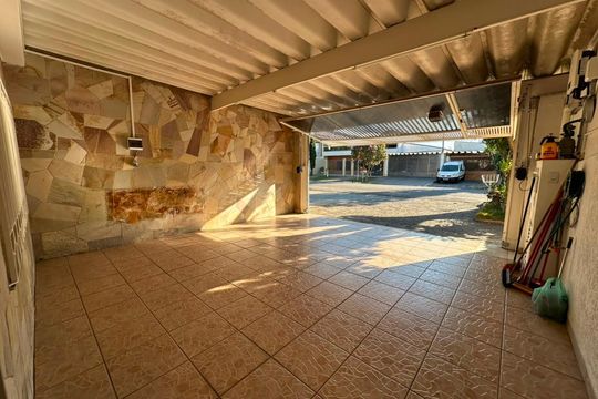 Garagem de casa à venda com 6 quartos, 222m² em Jardim Vila Galvao, Guarulhos