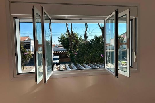 Vista de casa à venda com 6 quartos, 222m² em Jardim Vila Galvao, Guarulhos